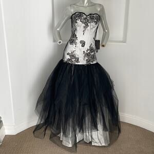 Amelia Couture Strapless Laced- Back  Special Occasion  Gown Black White size 12